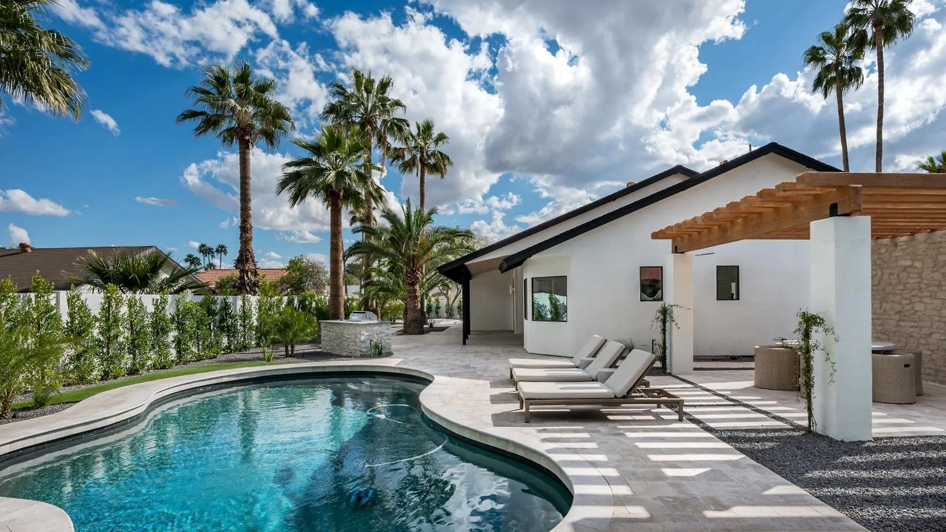 Semesterbostad The Myah By Porter Newly Remodeled Enjoy The Pool Firepit Luxury Phoenix